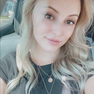 Meet your Posher, Elise